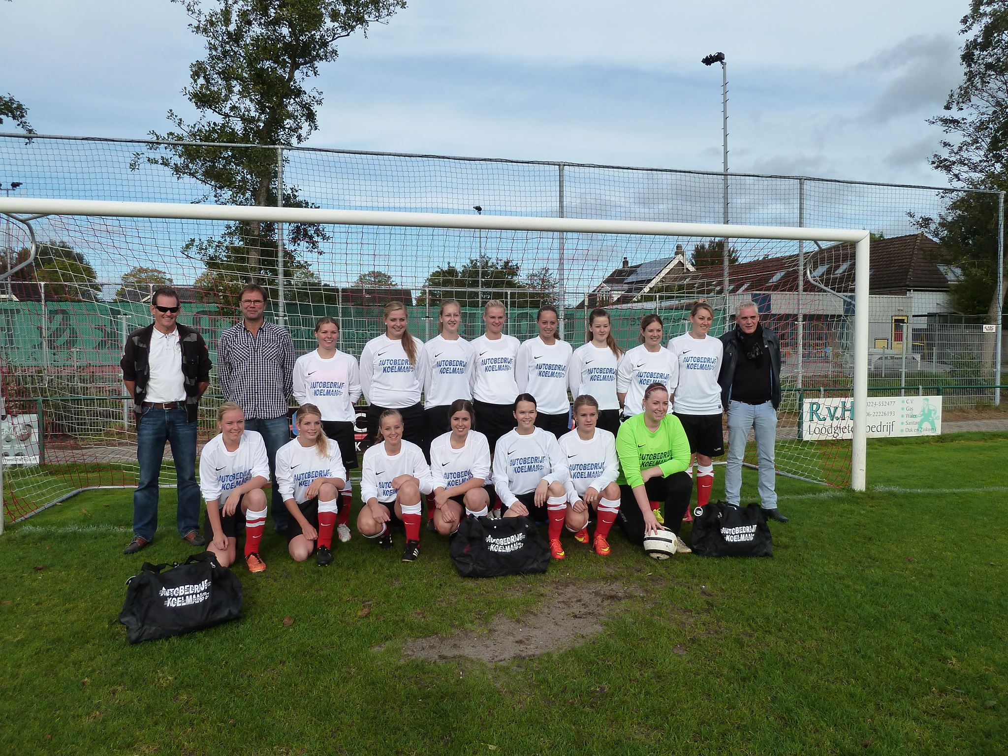 Autobedrijf Koelman sponsor Dames 1 Dirkshorn